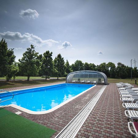 קסזטלי Hotel Ovit מראה חיצוני תמונה