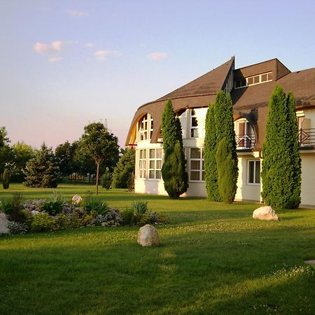 קסזטלי Hotel Ovit מראה חיצוני תמונה