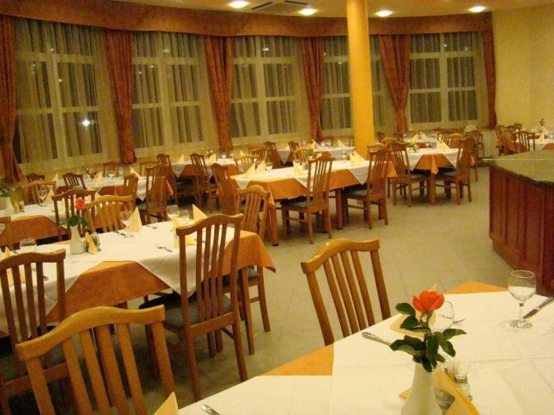 קסזטלי Hotel Ovit מראה חיצוני תמונה