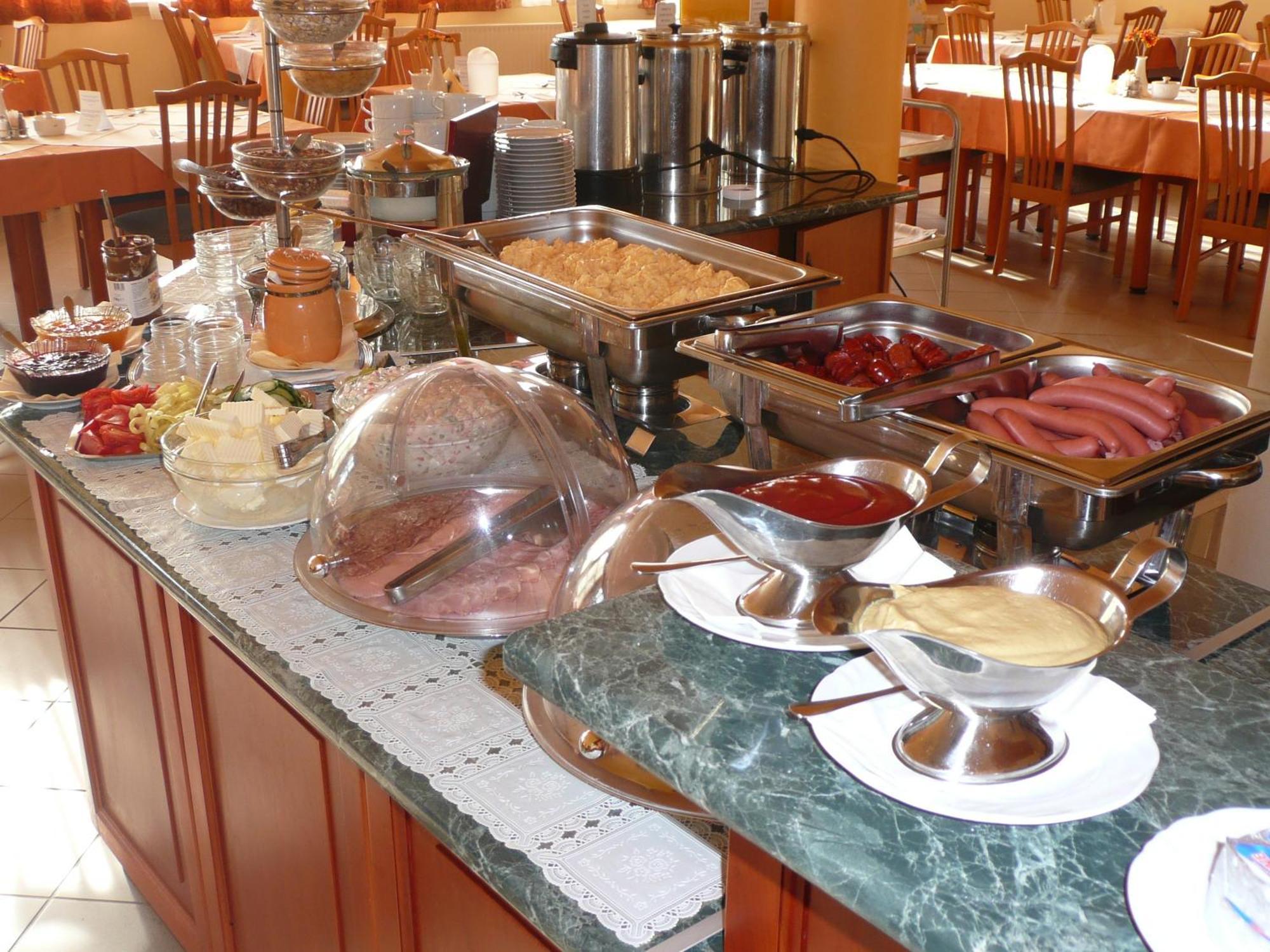 קסזטלי Hotel Ovit מראה חיצוני תמונה