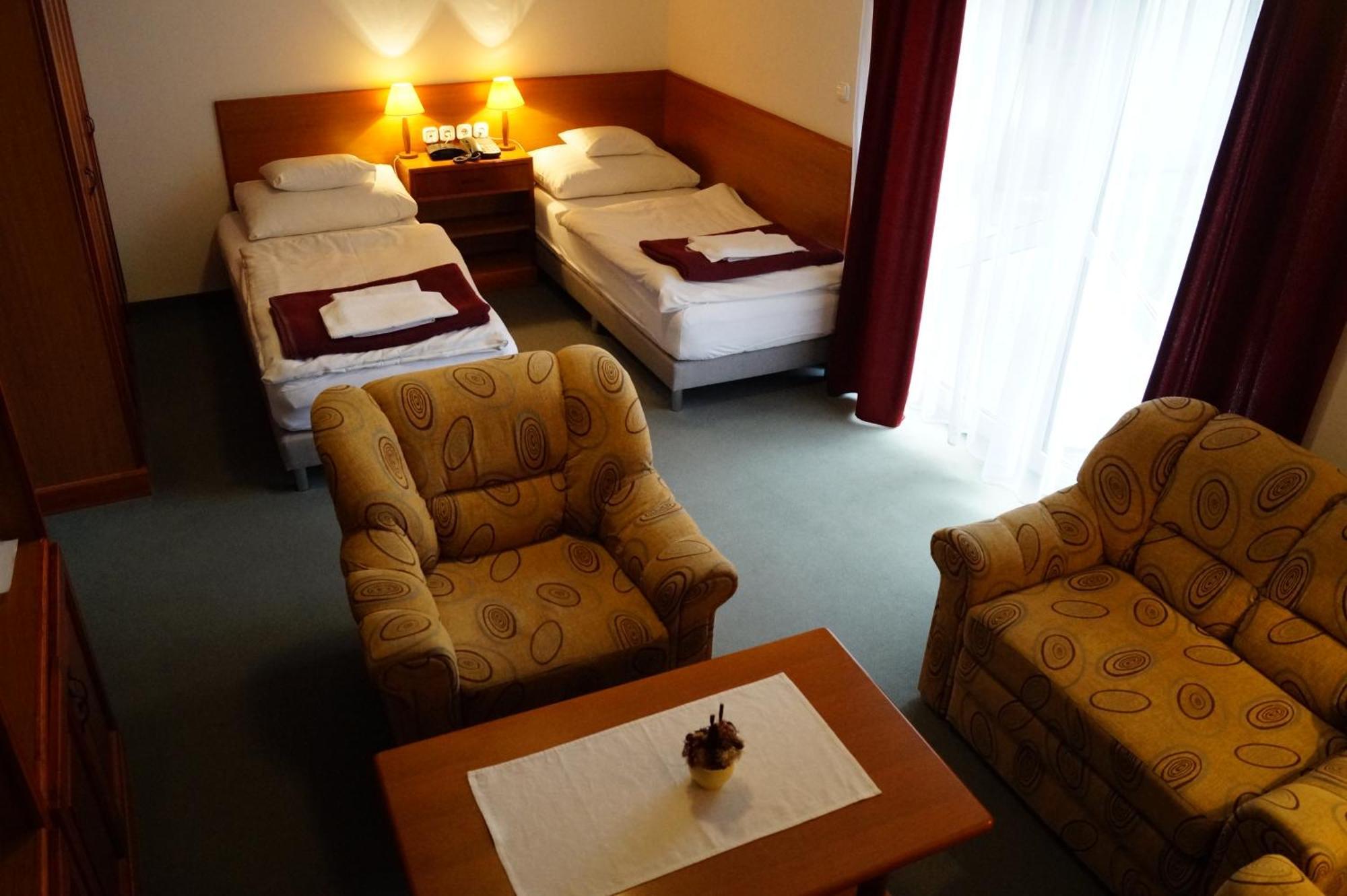 קסזטלי Hotel Ovit מראה חיצוני תמונה