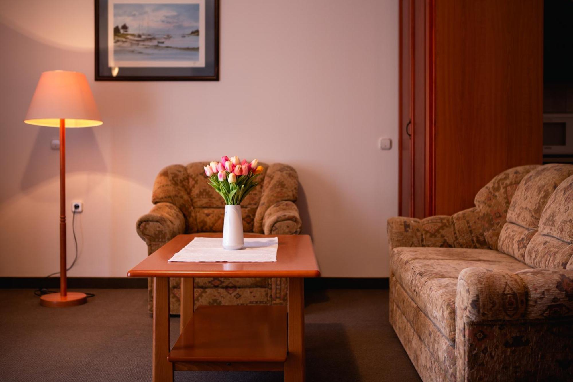 קסזטלי Hotel Ovit מראה חיצוני תמונה