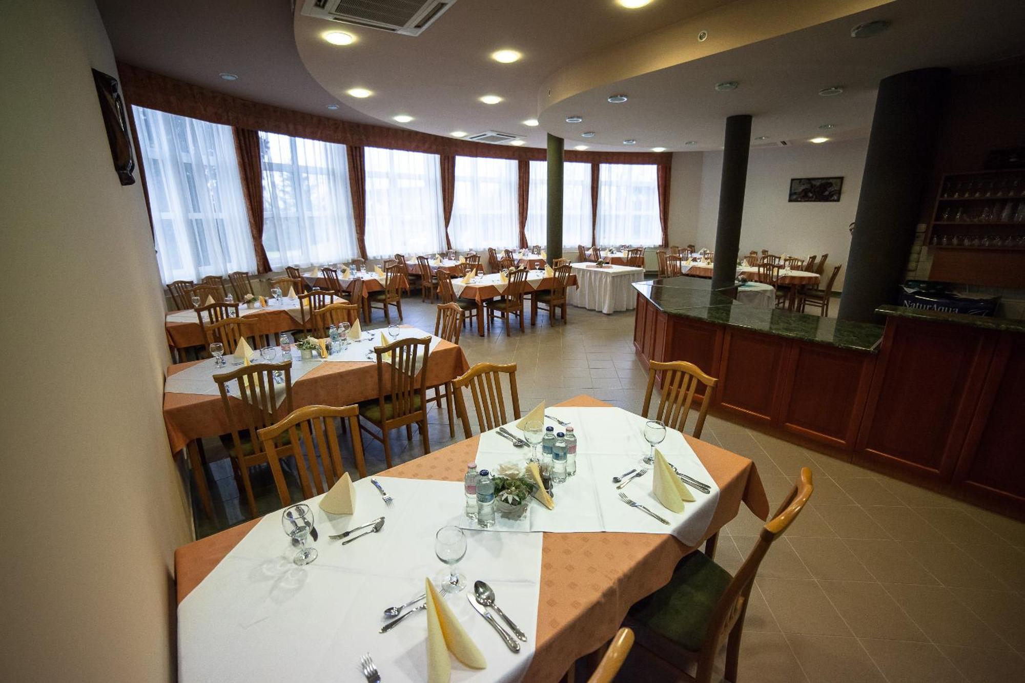 קסזטלי Hotel Ovit מראה חיצוני תמונה