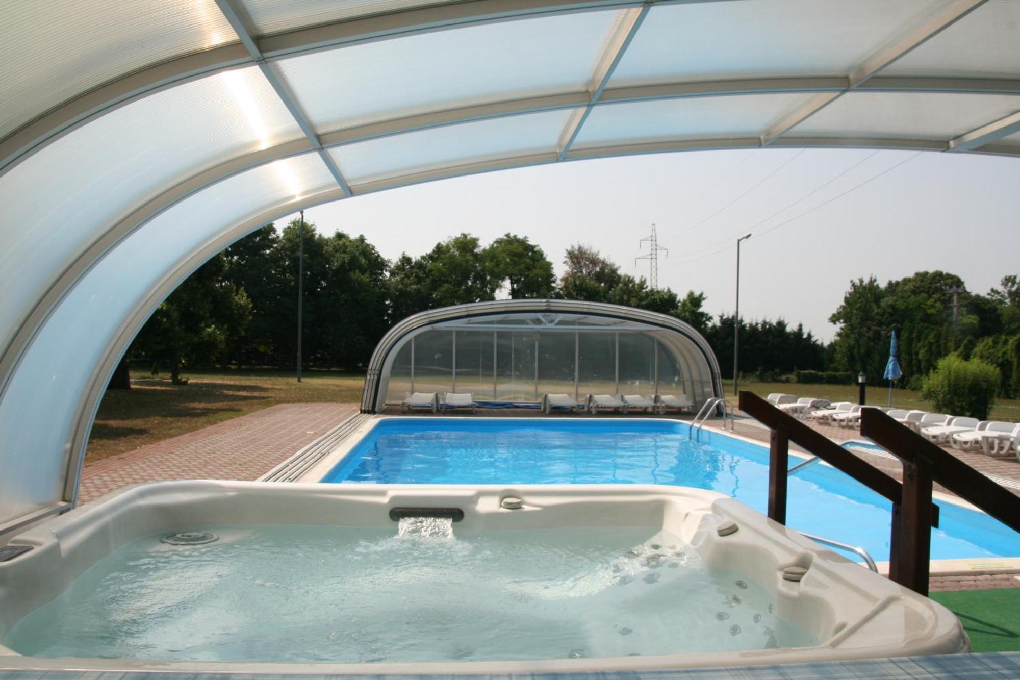 קסזטלי Hotel Ovit מראה חיצוני תמונה
