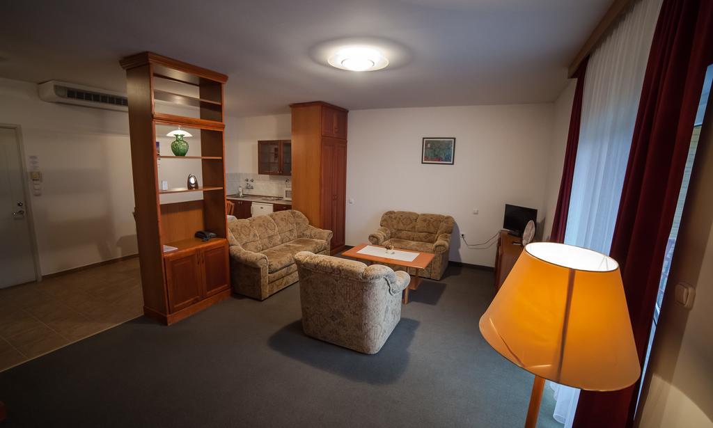 קסזטלי Hotel Ovit מראה חיצוני תמונה