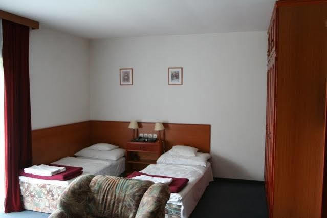 קסזטלי Hotel Ovit מראה חיצוני תמונה