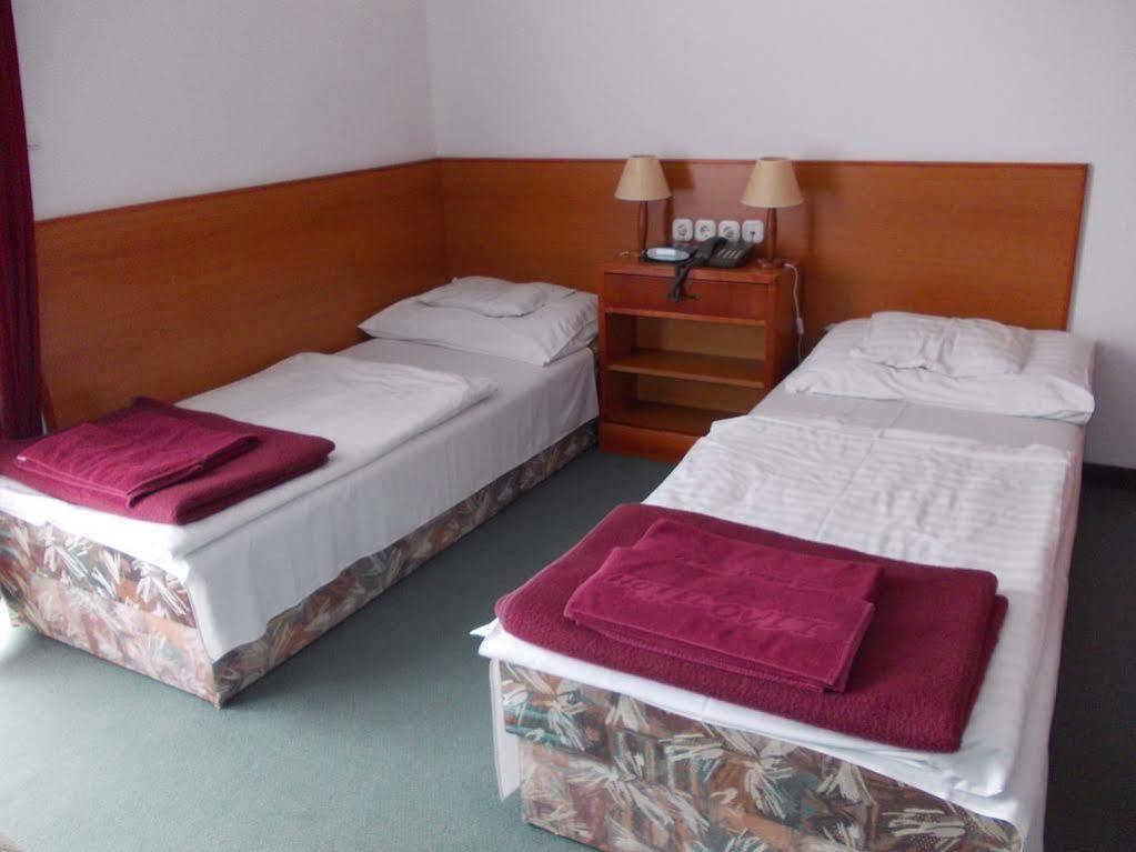 קסזטלי Hotel Ovit מראה חיצוני תמונה