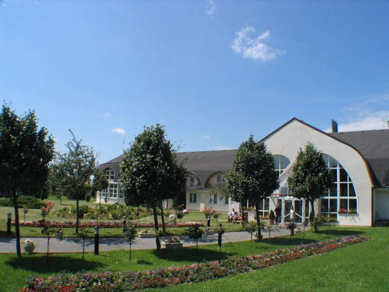 קסזטלי Hotel Ovit מראה חיצוני תמונה